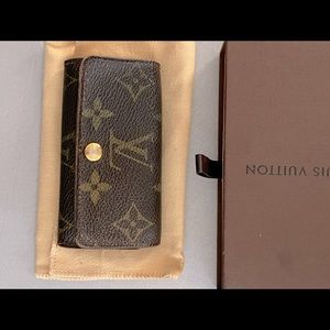 Louis Vuitton Monogram 4 key holder